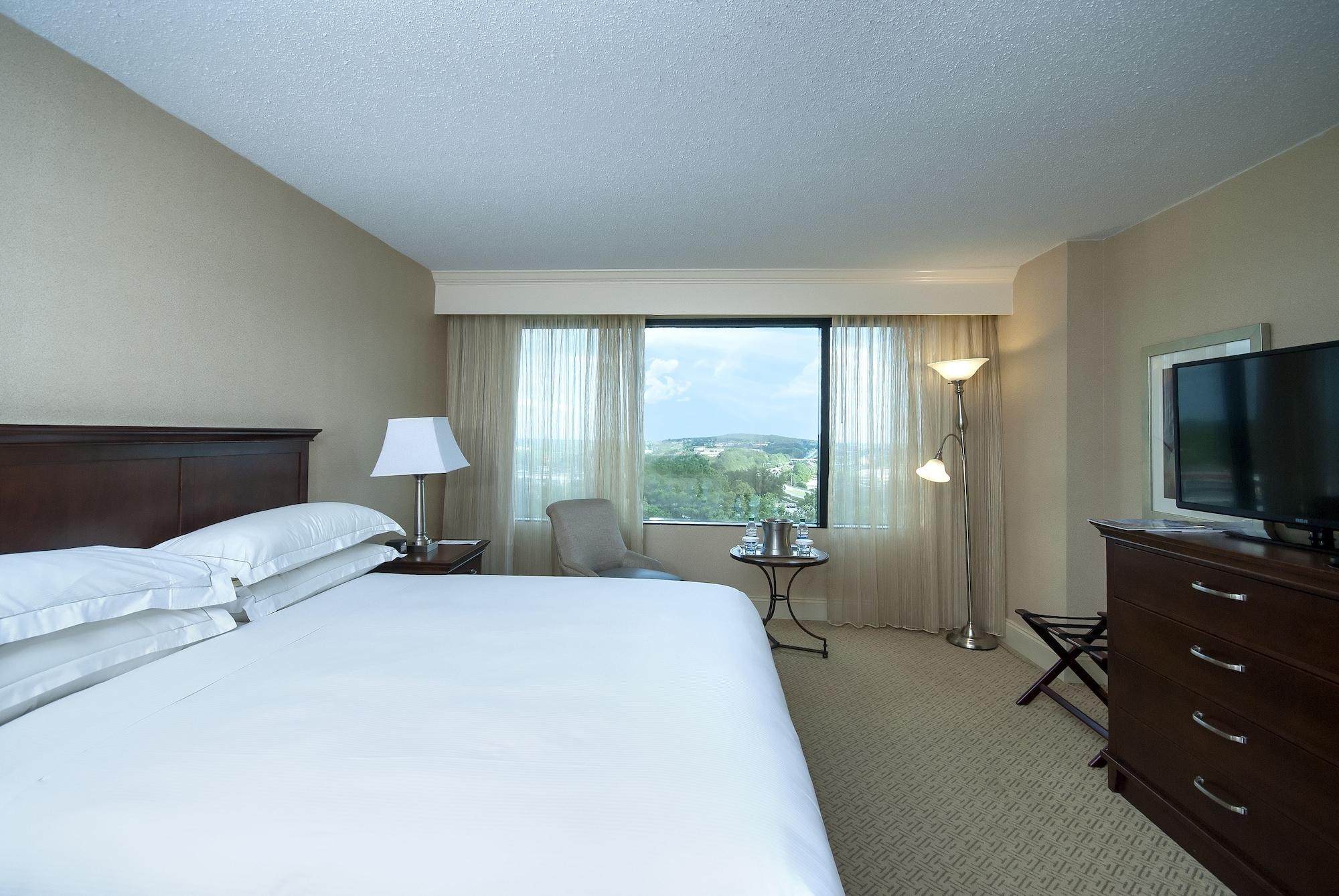 Hilton Greenville Exteriör bild
